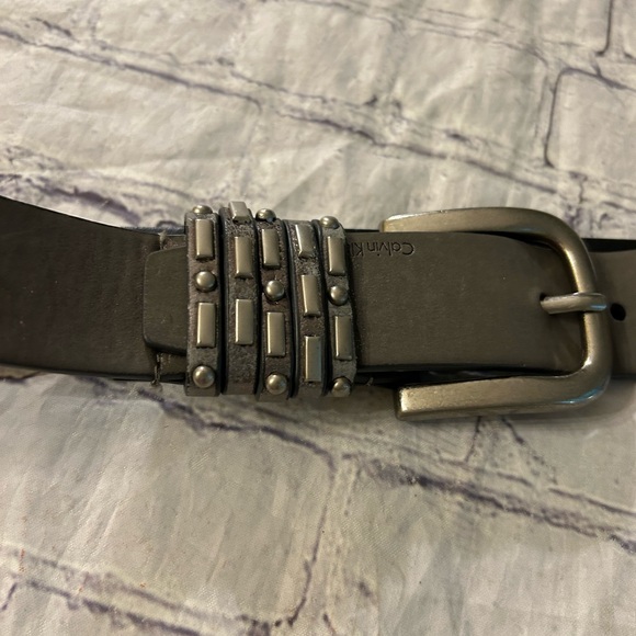 CALVIN KLEIN JEANS VEGAN LEATHER GREY WITH METALLIC SHINE SILVER BUCKLE SIZE S - Picture 6 of 11